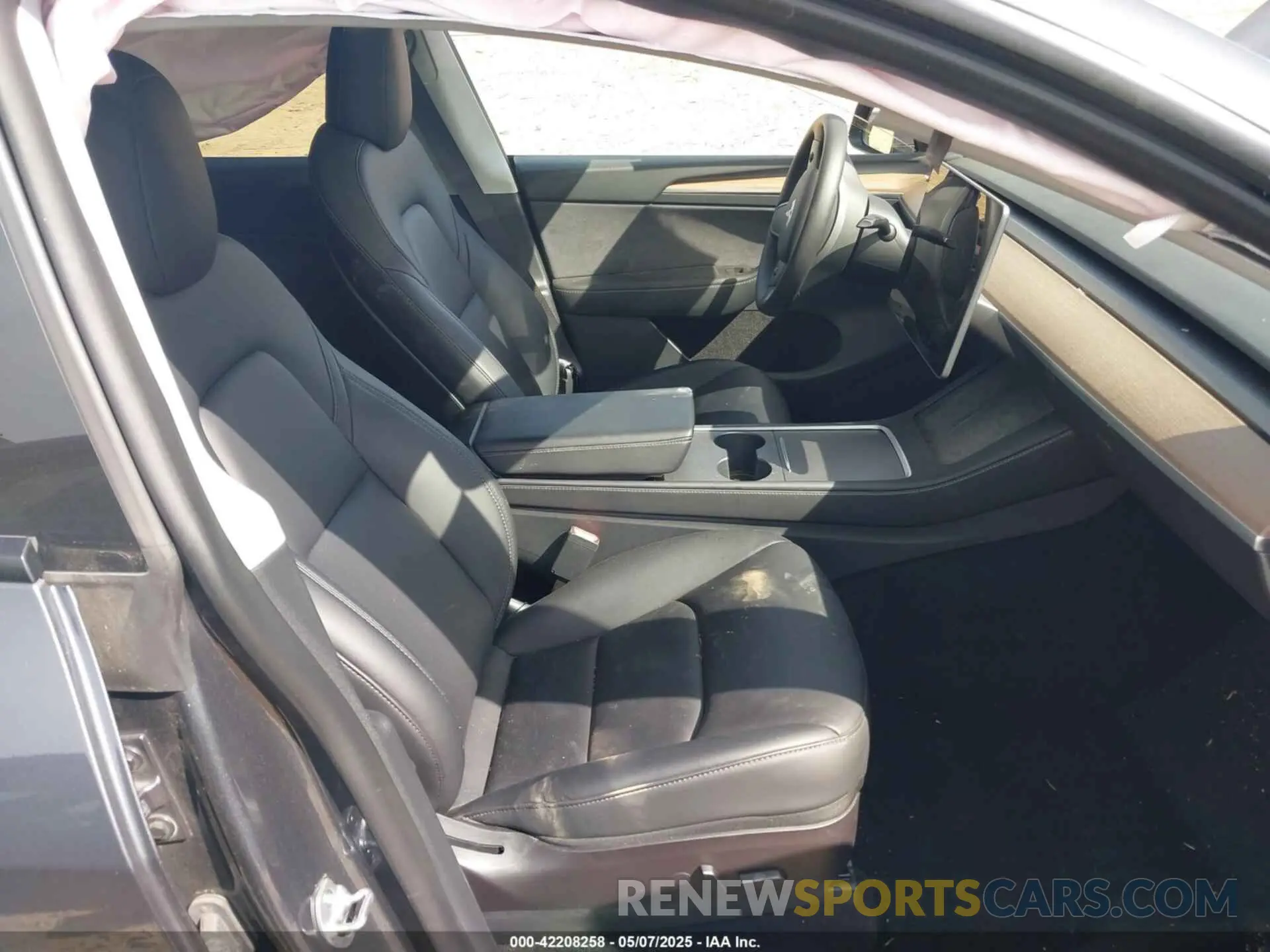 5 Photograph of a damaged car 7SAYGDEF8NF541196 TESLA MODEL Y 2022