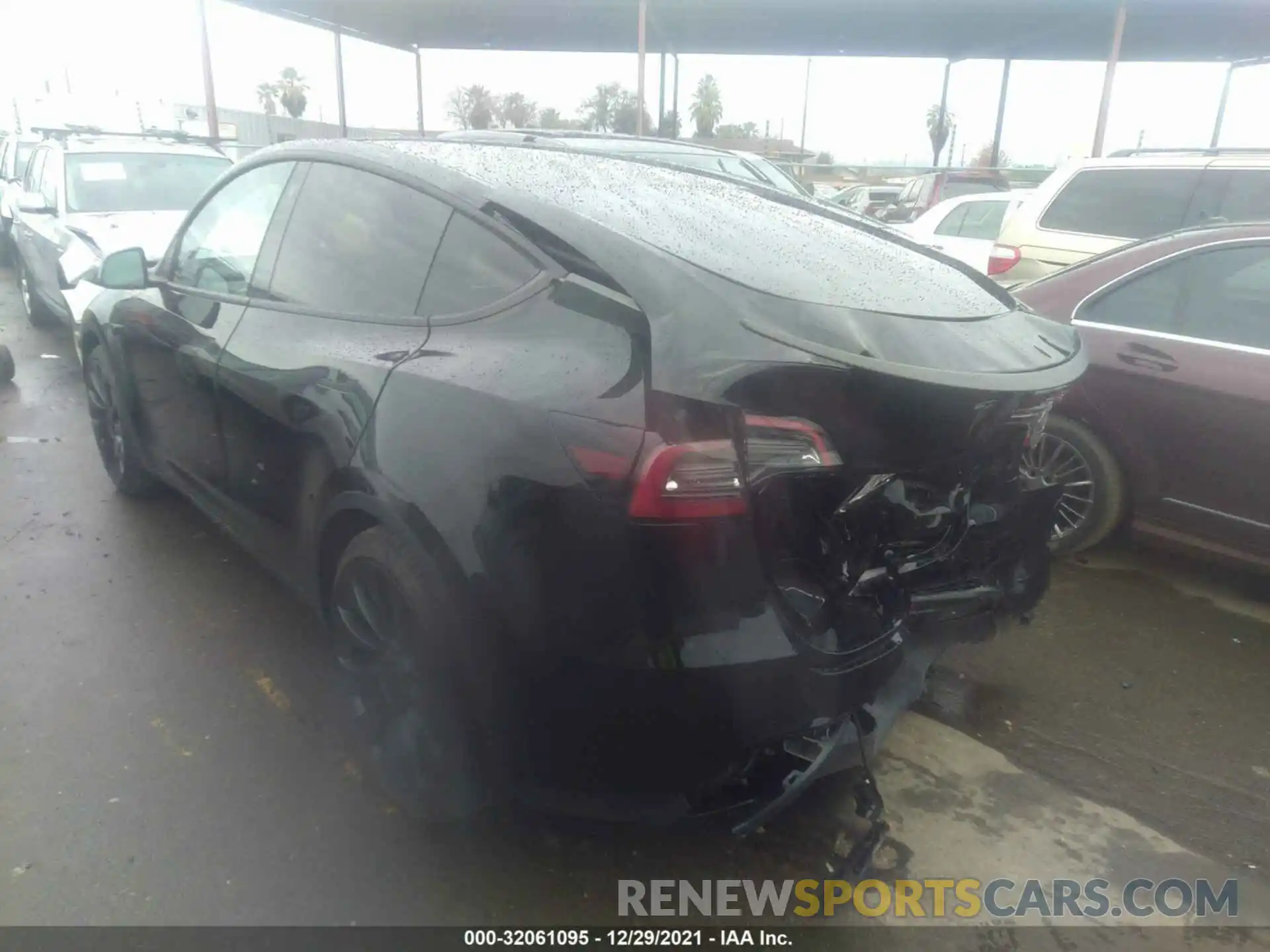 3 Photograph of a damaged car 7SAYGDEF9NF313028 TESLA MODEL Y 2022