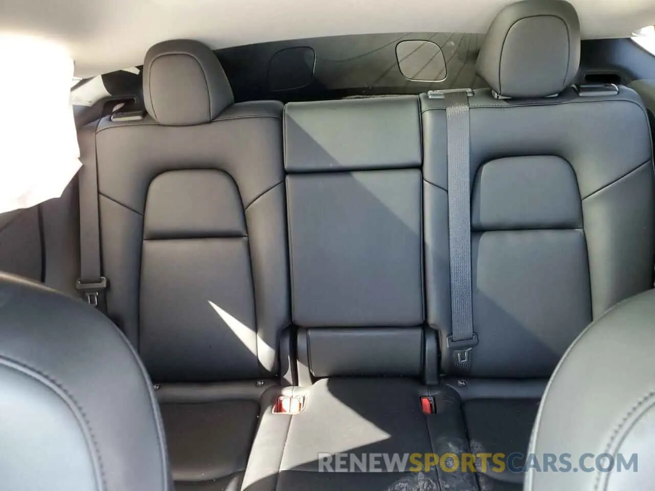 10 Photograph of a damaged car 7SAYGDEF9NF338317 TESLA MODEL Y 2022