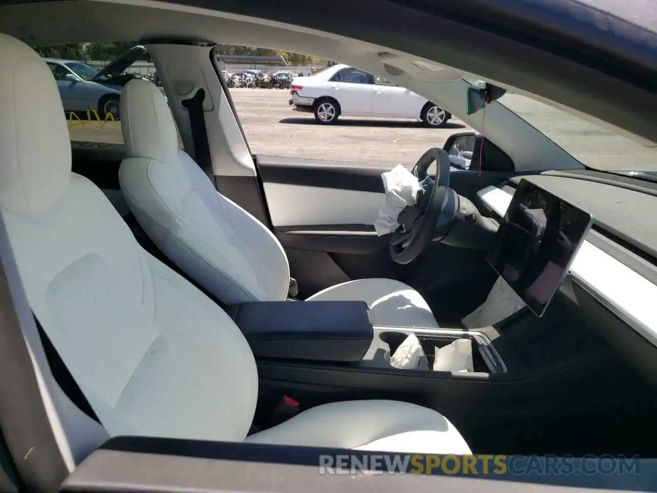 5 Photograph of a damaged car 7SAYGDEF9NF338432 TESLA MODEL Y 2022