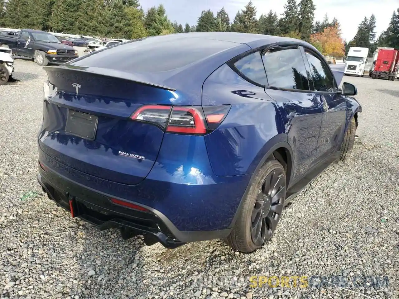 4 Photograph of a damaged car 7SAYGDEF9NF340925 TESLA MODEL Y 2022