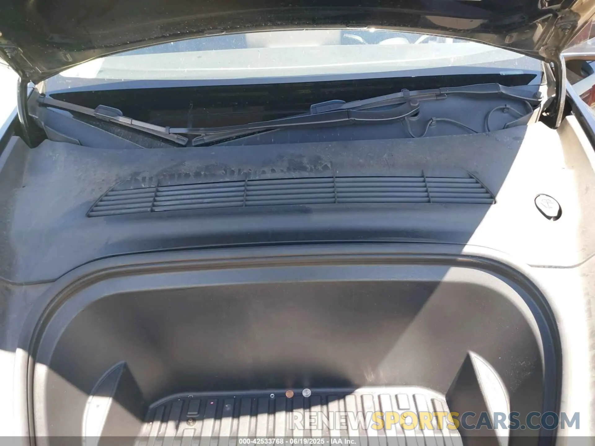 10 Photograph of a damaged car 7SAYGDEF9NF351990 TESLA MODEL Y 2022