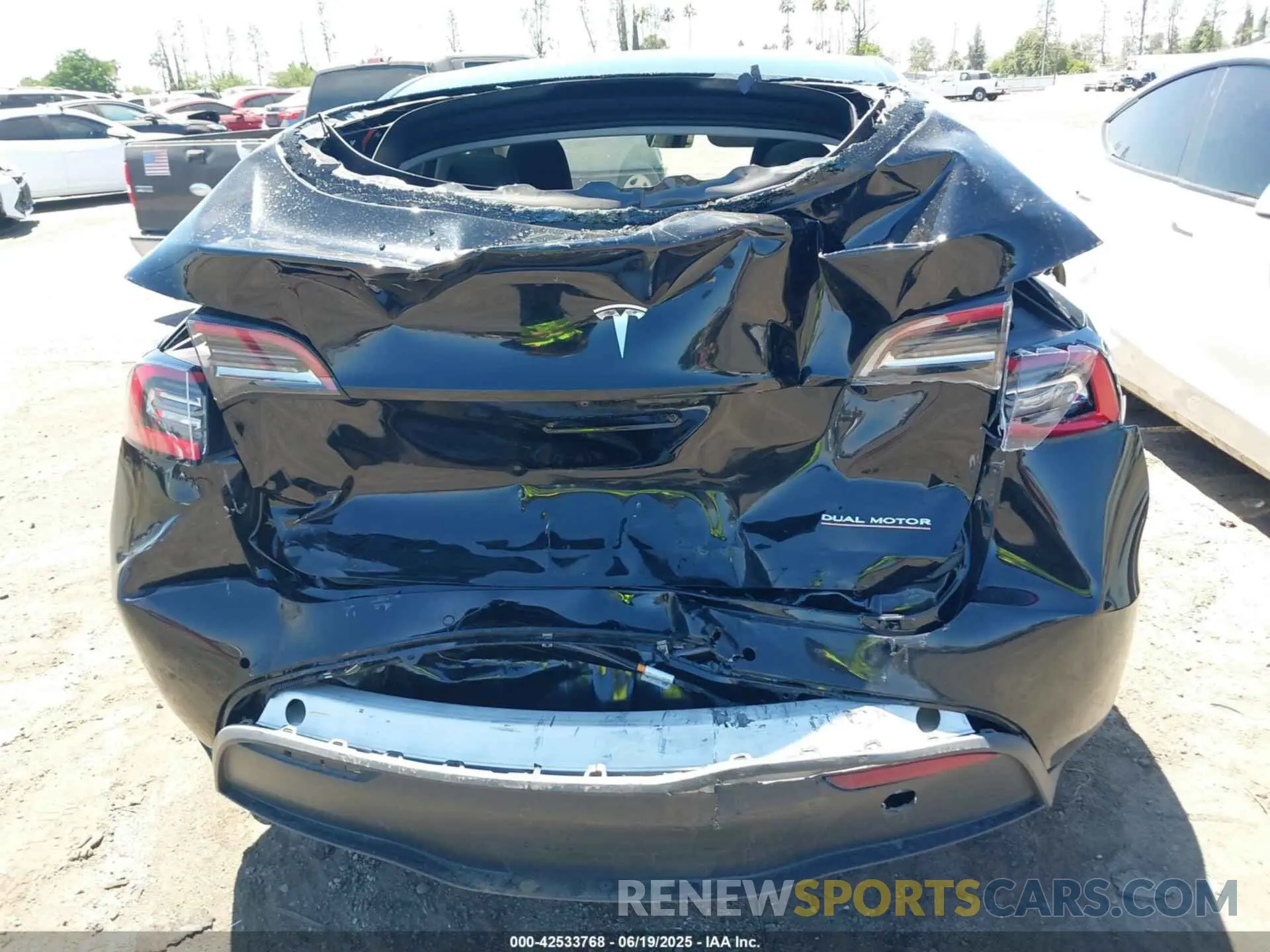 6 Photograph of a damaged car 7SAYGDEF9NF351990 TESLA MODEL Y 2022
