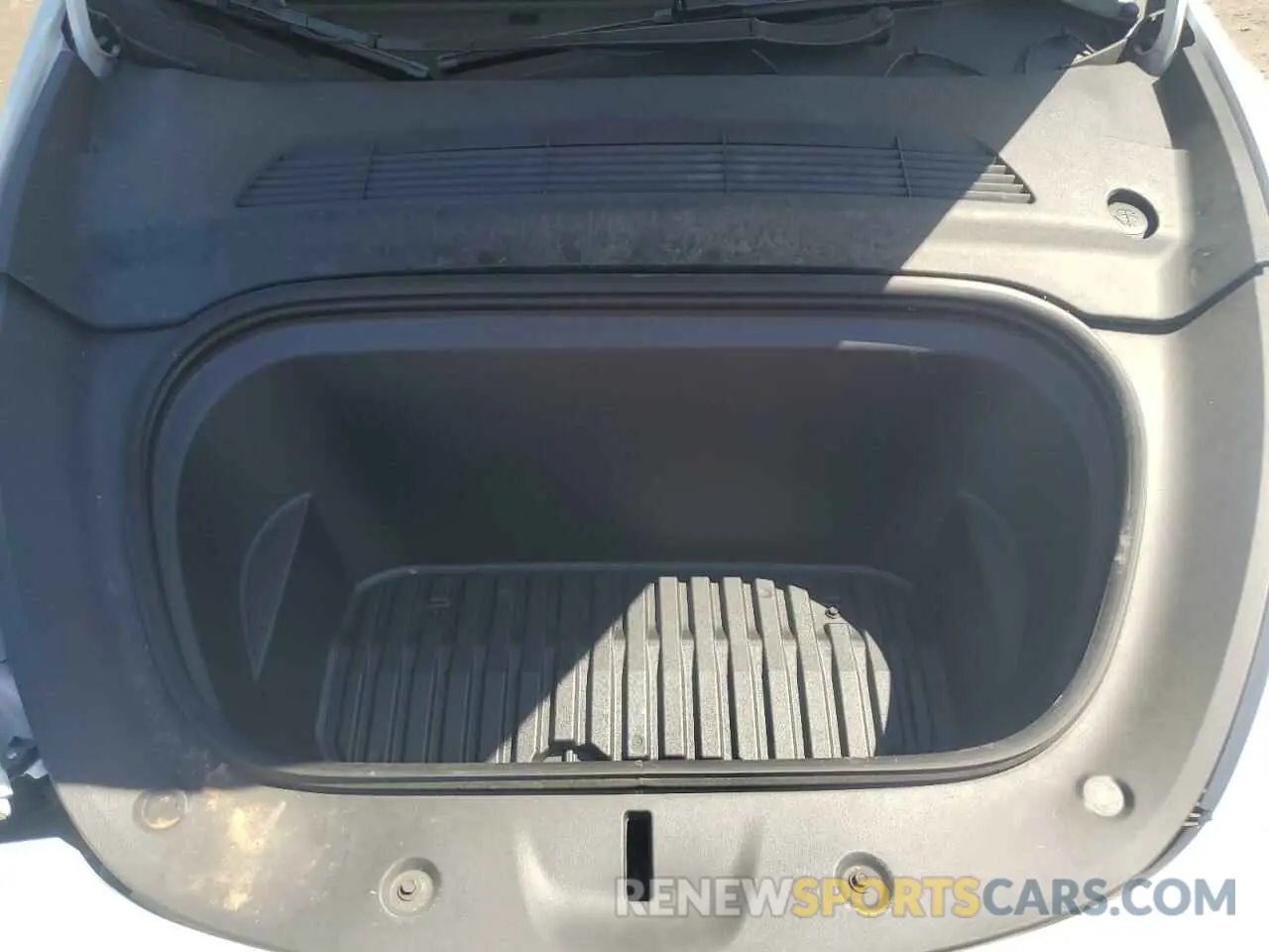 11 Photograph of a damaged car 7SAYGDEF9NF372337 TESLA MODEL Y 2022
