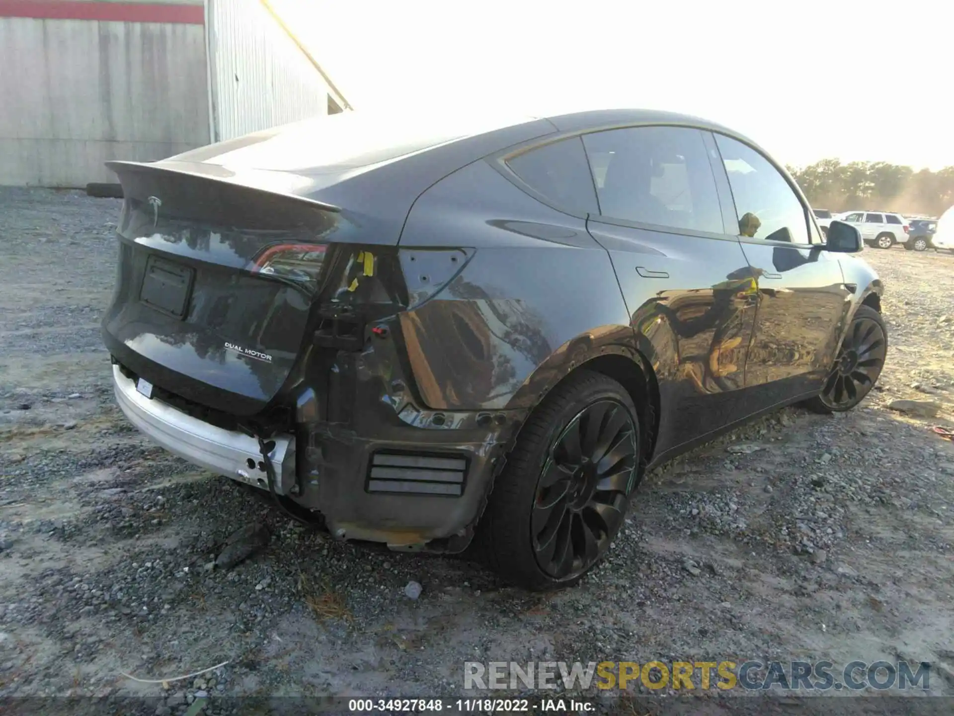 4 Photograph of a damaged car 7SAYGDEF9NF377120 TESLA MODEL Y 2022