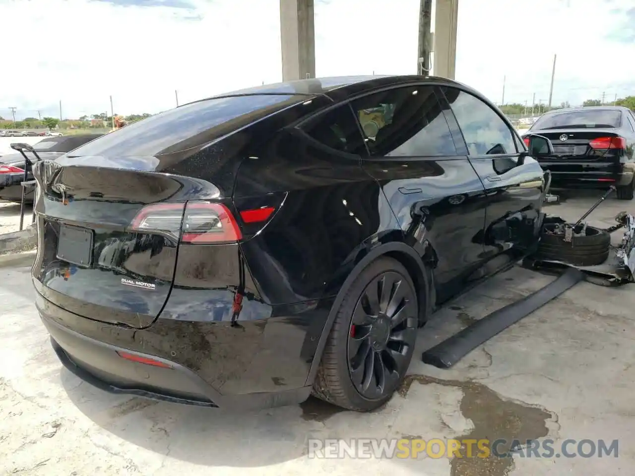 4 Photograph of a damaged car 7SAYGDEF9NF379126 TESLA MODEL Y 2022