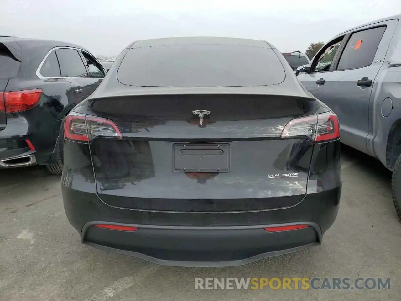 6 Photograph of a damaged car 7SAYGDEF9NF382768 TESLA MODEL Y 2022