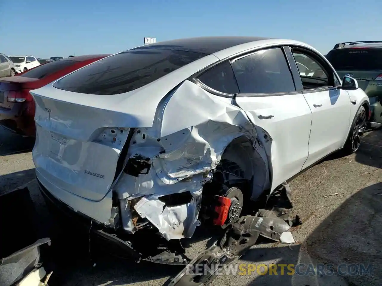 4 Photograph of a damaged car 7SAYGDEF9NF383208 TESLA MODEL Y 2022