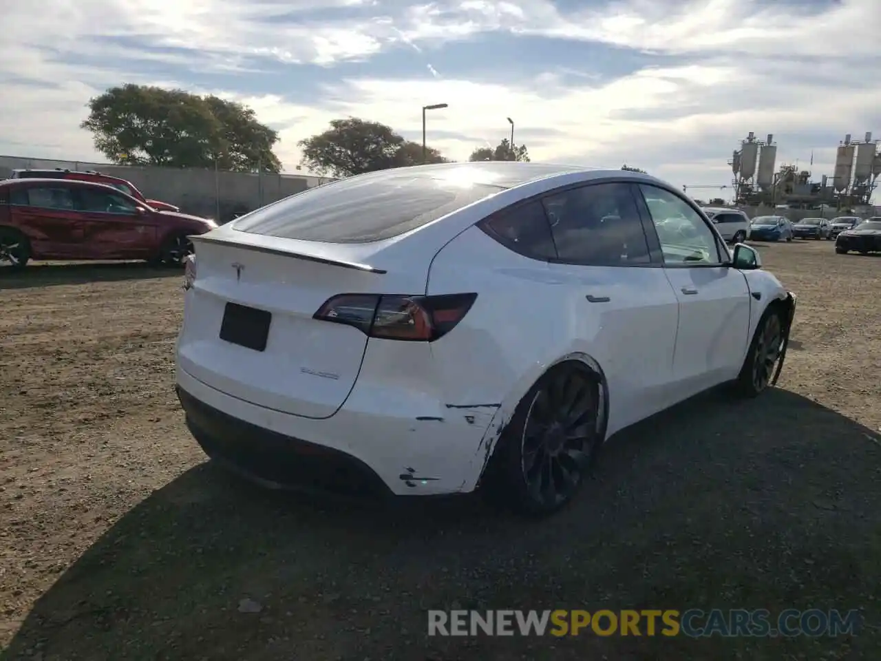 4 Photograph of a damaged car 7SAYGDEF9NF383600 TESLA MODEL Y 2022