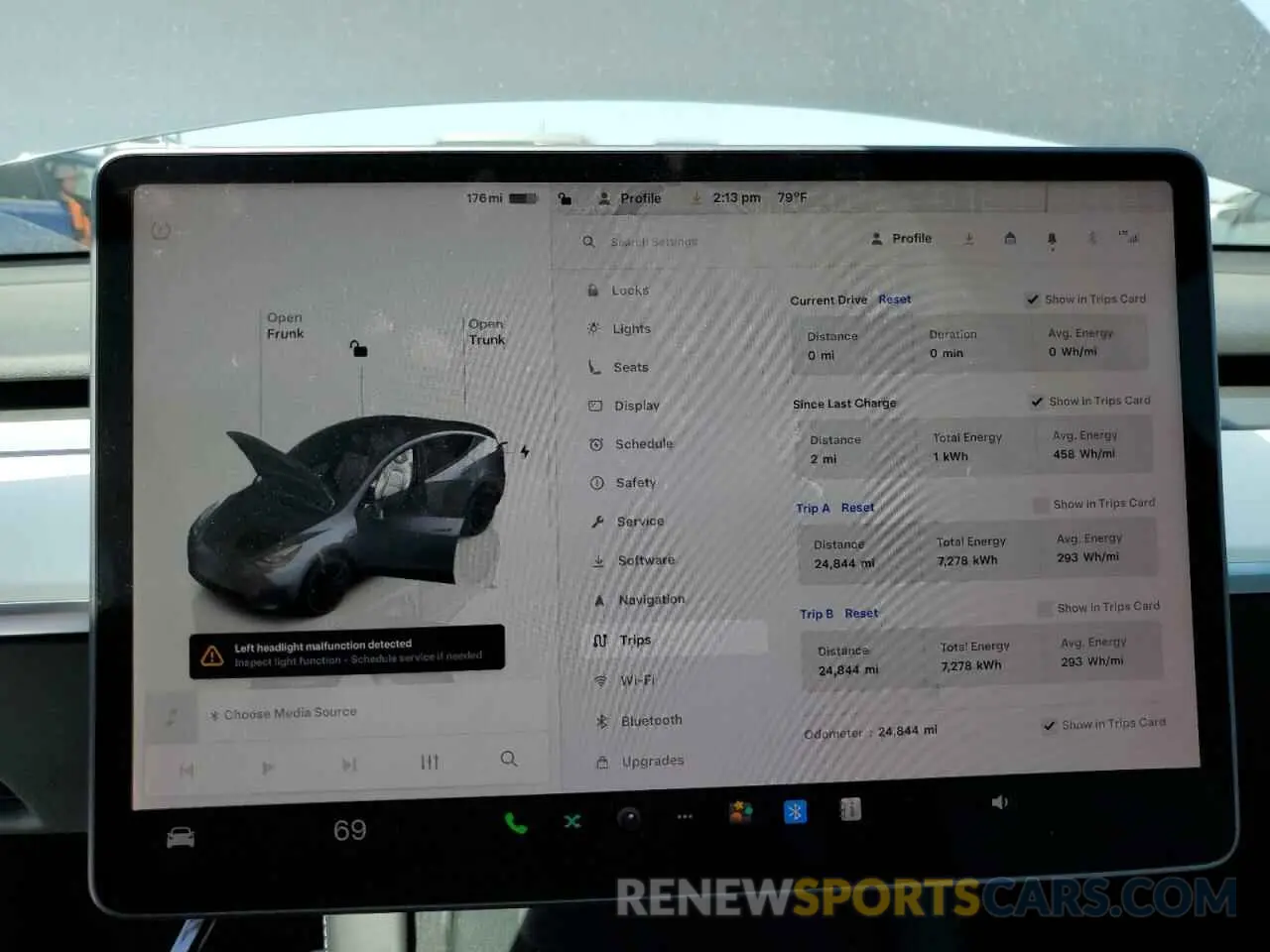 9 Photograph of a damaged car 7SAYGDEF9NF391454 TESLA MODEL Y 2022