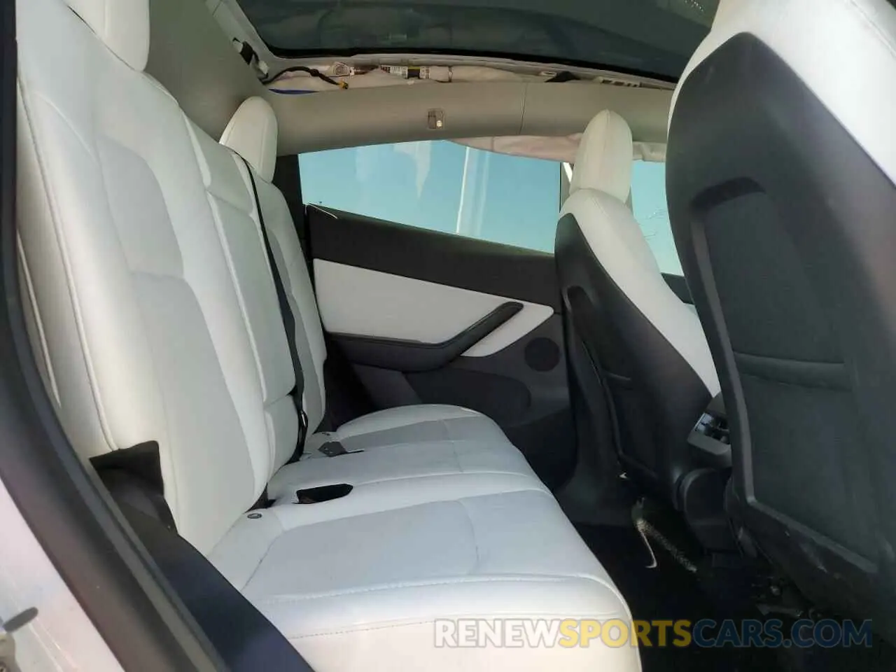 10 Photograph of a damaged car 7SAYGDEF9NF392197 TESLA MODEL Y 2022