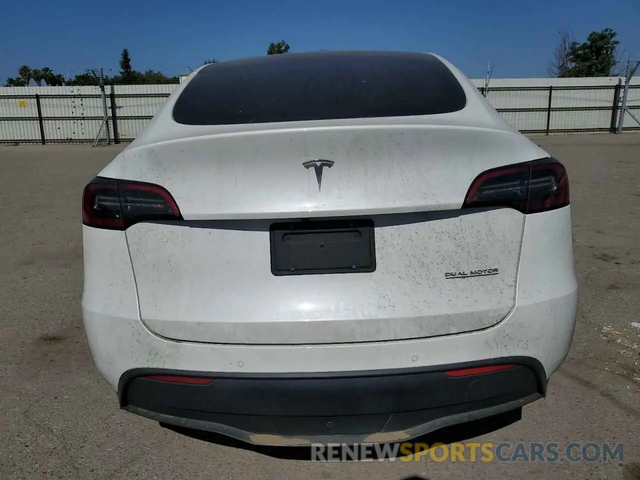 6 Photograph of a damaged car 7SAYGDEF9NF392197 TESLA MODEL Y 2022