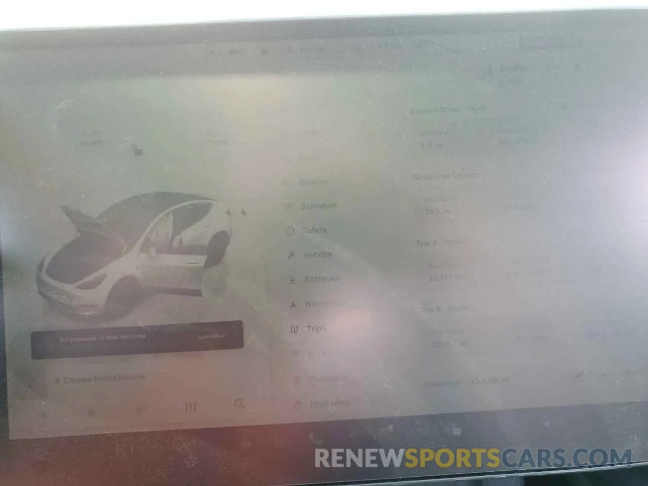 9 Photograph of a damaged car 7SAYGDEF9NF392197 TESLA MODEL Y 2022