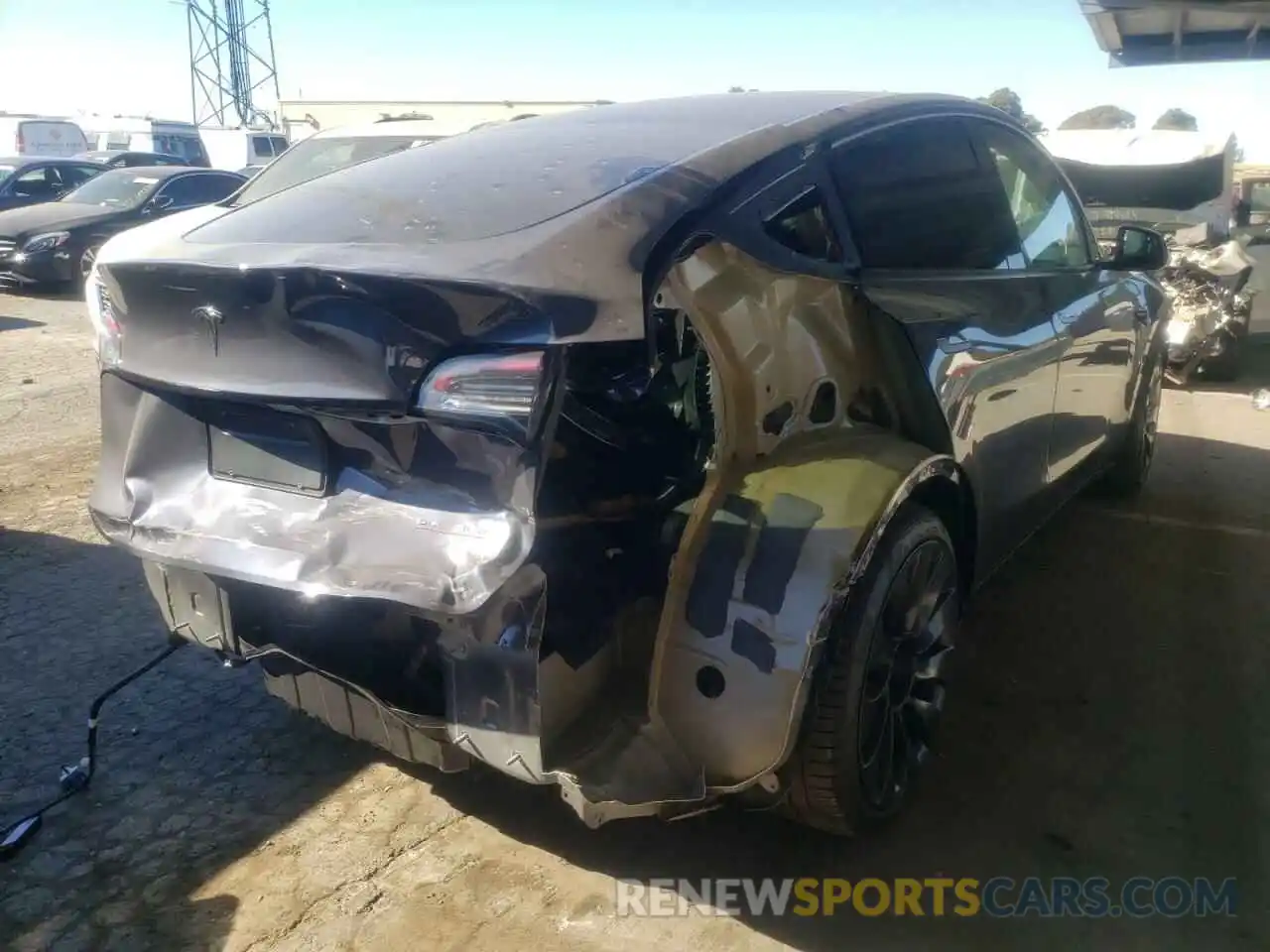 4 Photograph of a damaged car 7SAYGDEF9NF397805 TESLA MODEL Y 2022