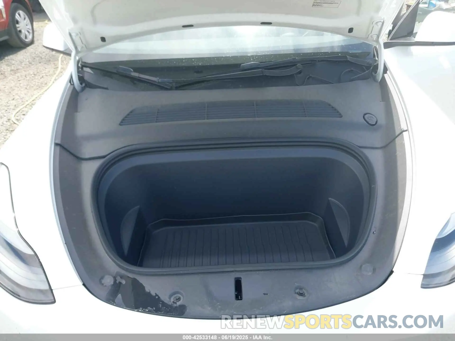 10 Photograph of a damaged car 7SAYGDEF9NF399019 TESLA MODEL Y 2022