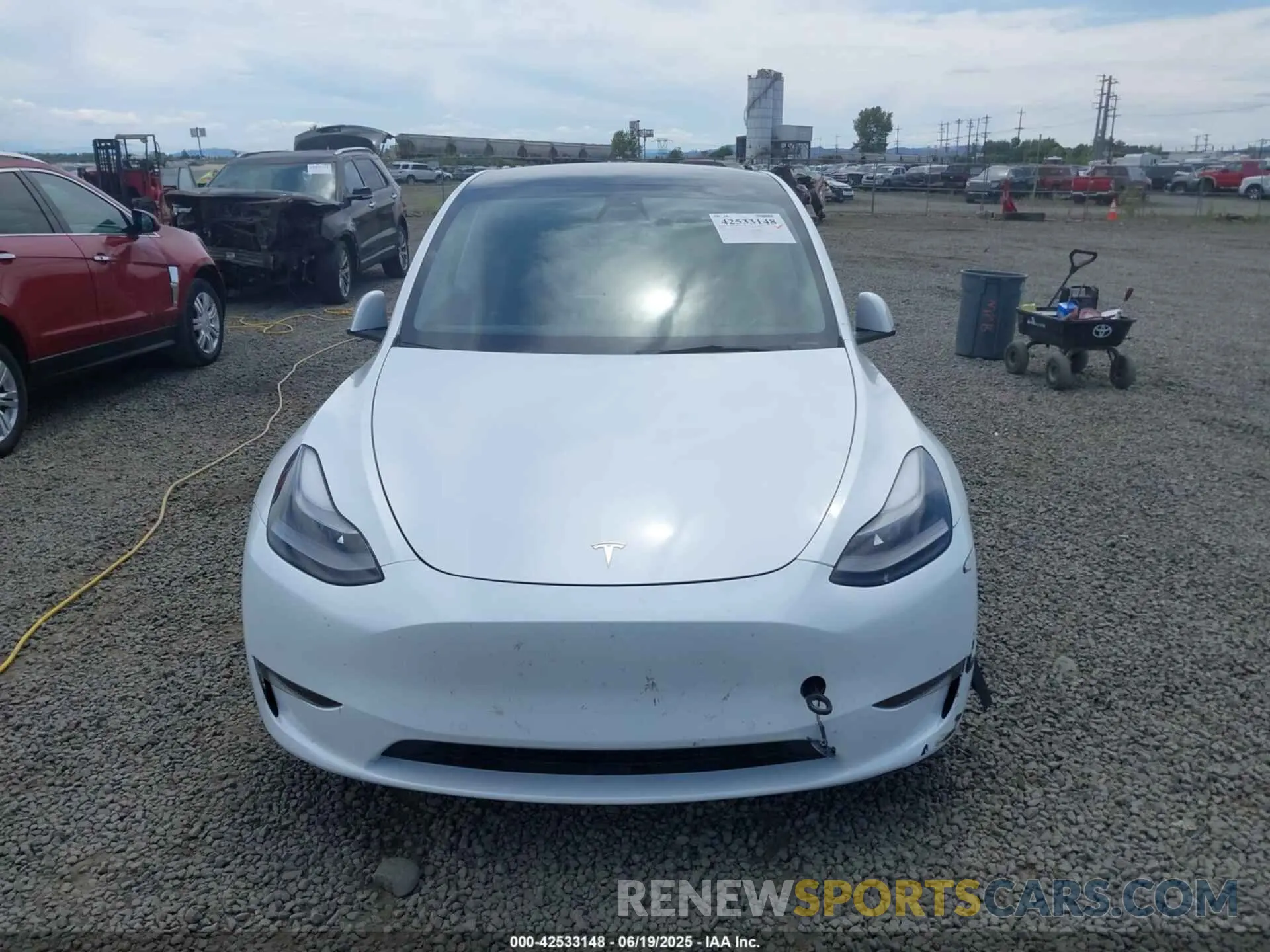 12 Photograph of a damaged car 7SAYGDEF9NF399019 TESLA MODEL Y 2022