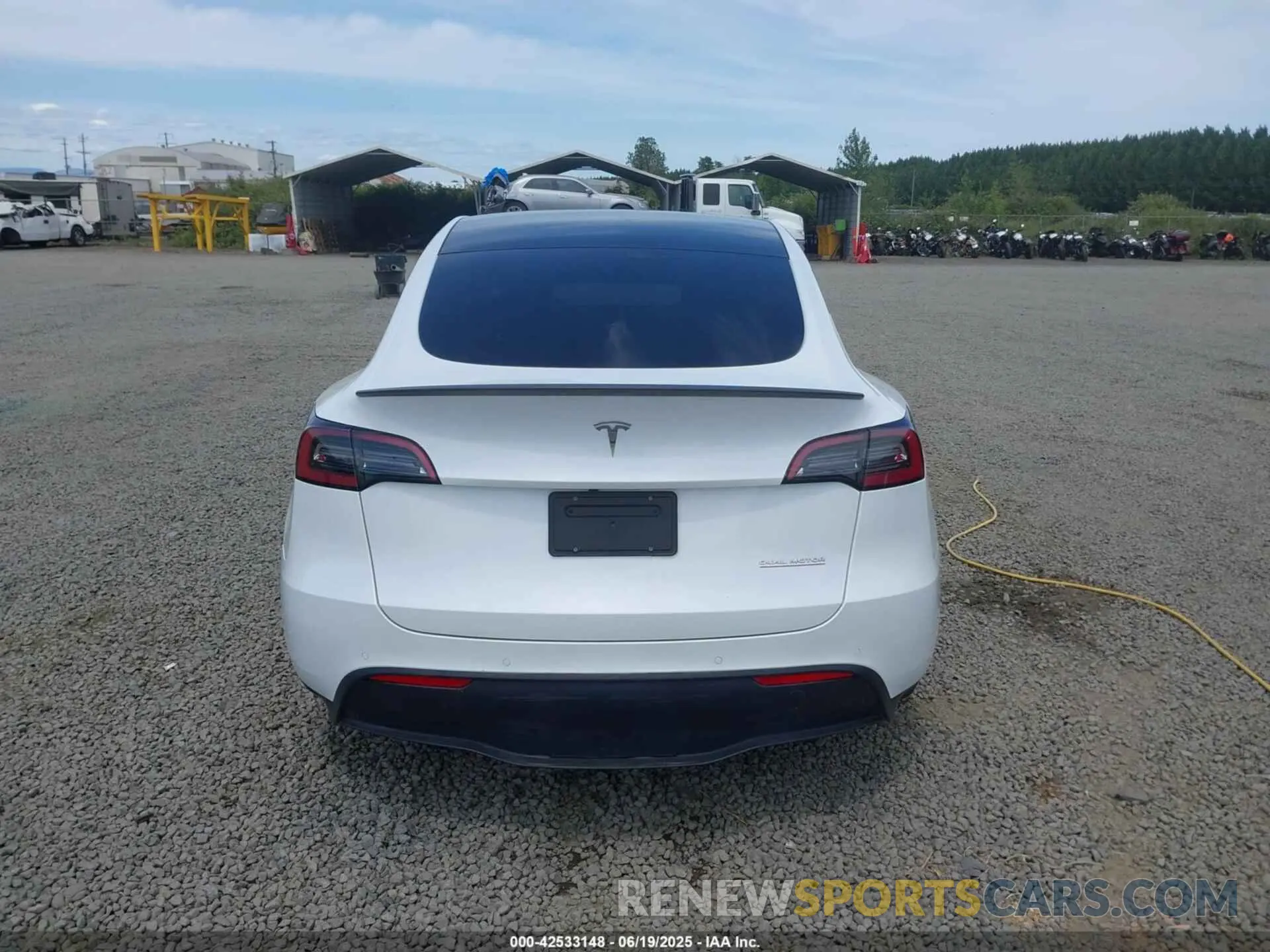 16 Photograph of a damaged car 7SAYGDEF9NF399019 TESLA MODEL Y 2022