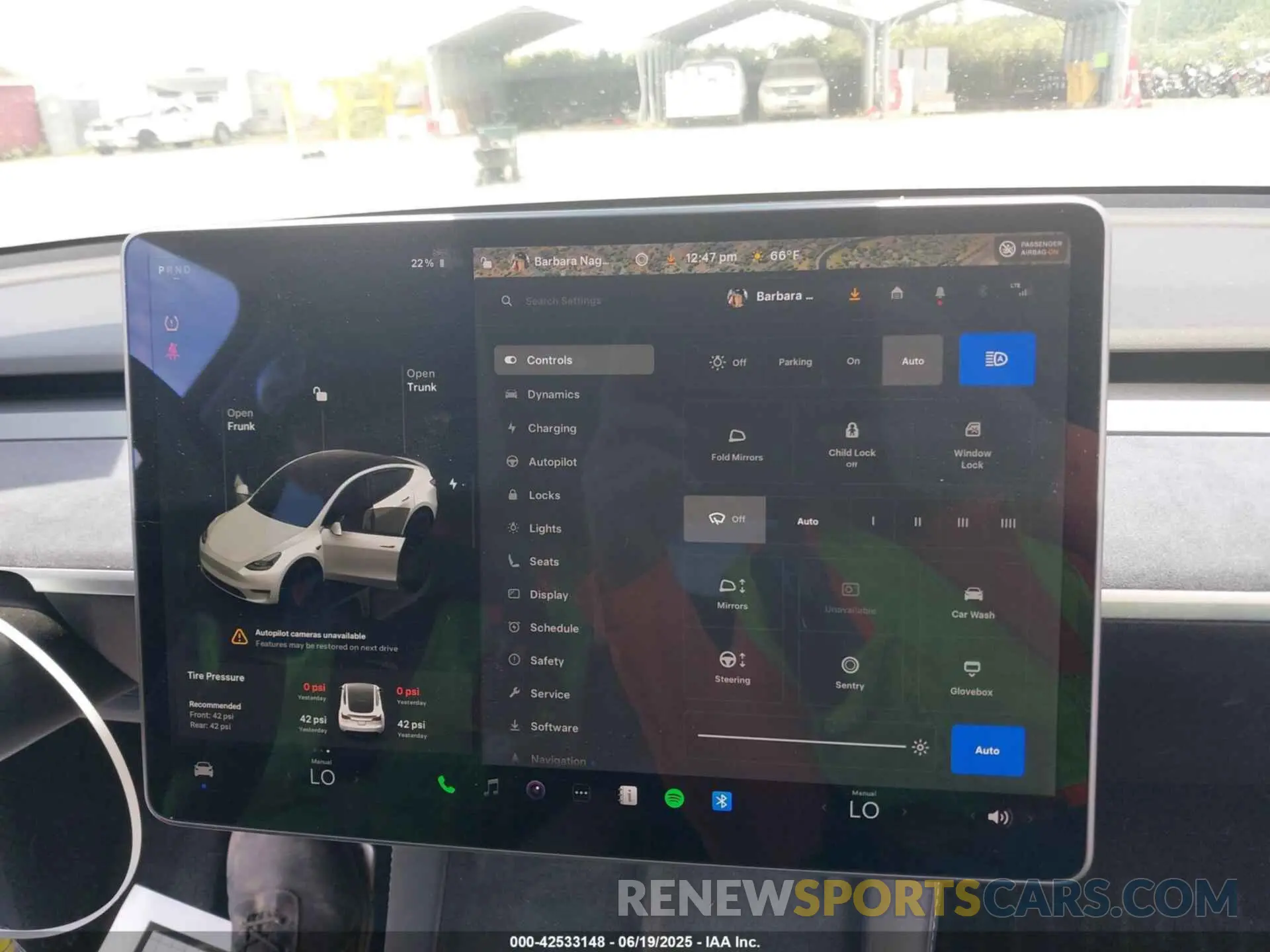 18 Photograph of a damaged car 7SAYGDEF9NF399019 TESLA MODEL Y 2022