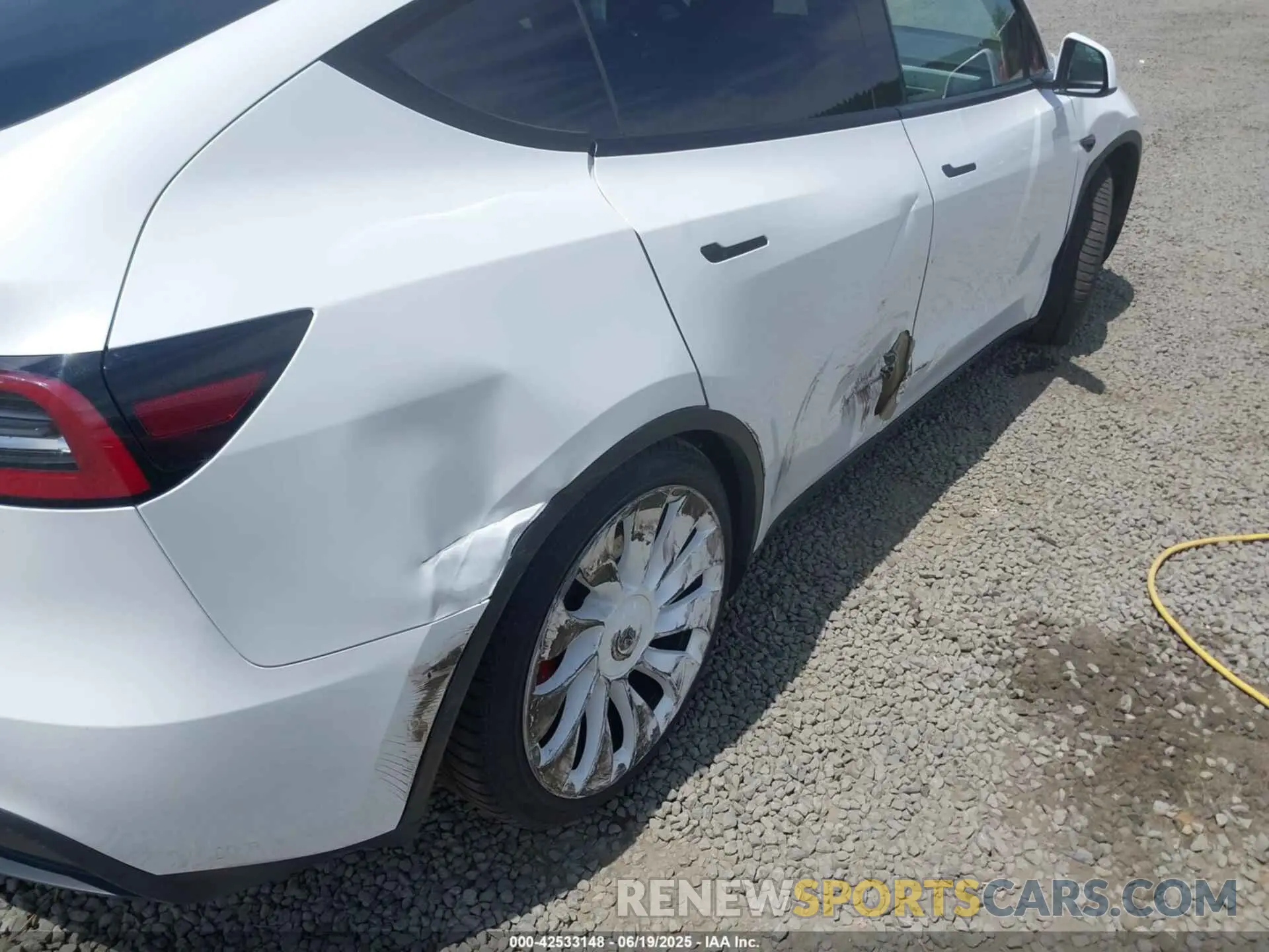 20 Photograph of a damaged car 7SAYGDEF9NF399019 TESLA MODEL Y 2022