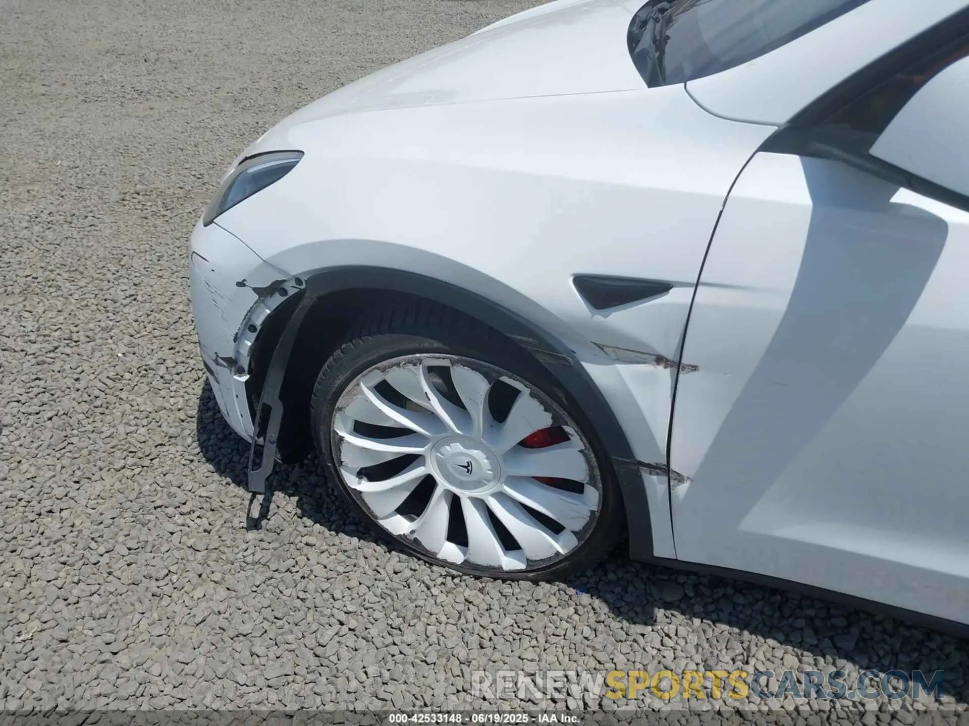 21 Photograph of a damaged car 7SAYGDEF9NF399019 TESLA MODEL Y 2022
