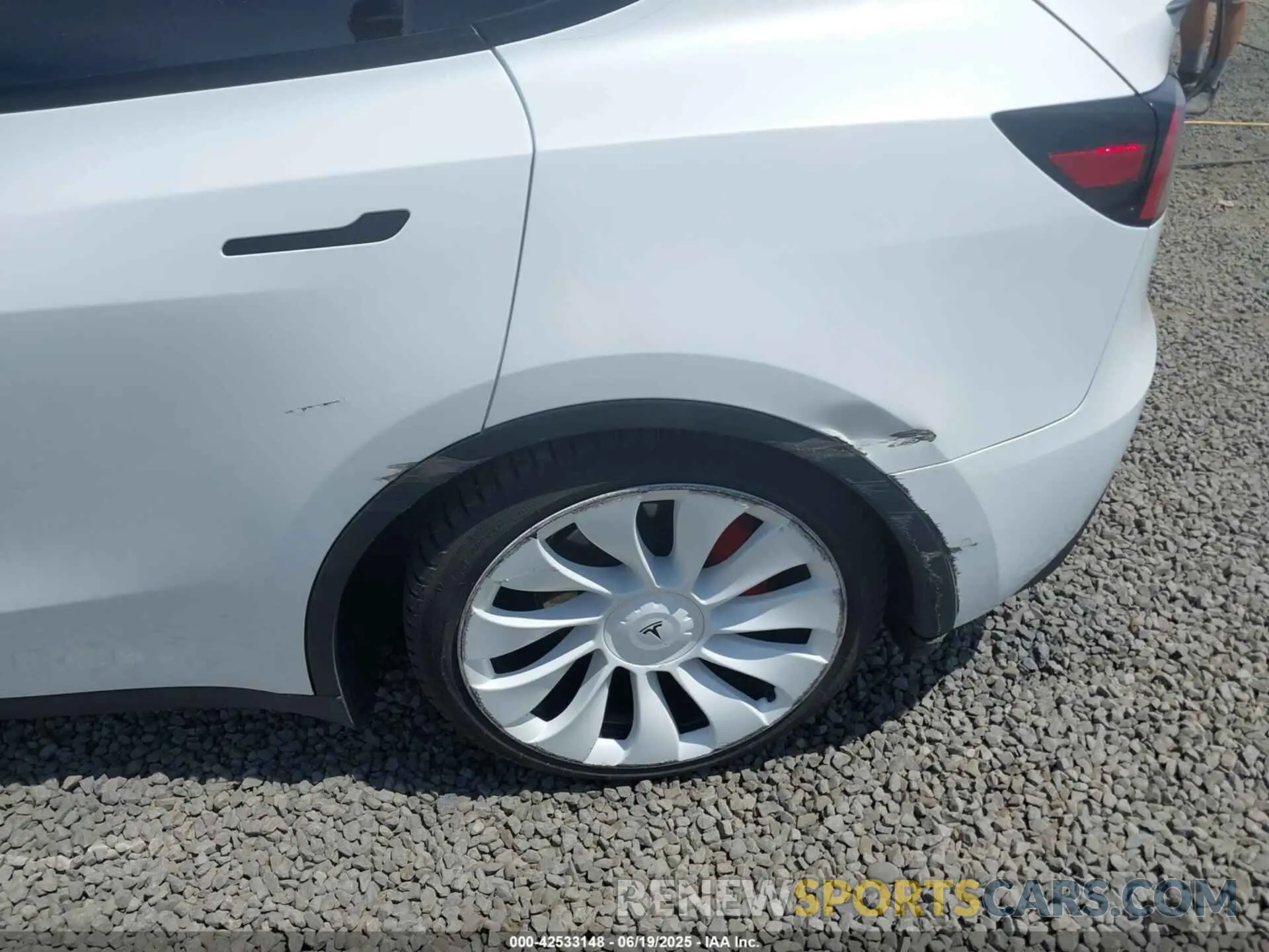 22 Photograph of a damaged car 7SAYGDEF9NF399019 TESLA MODEL Y 2022
