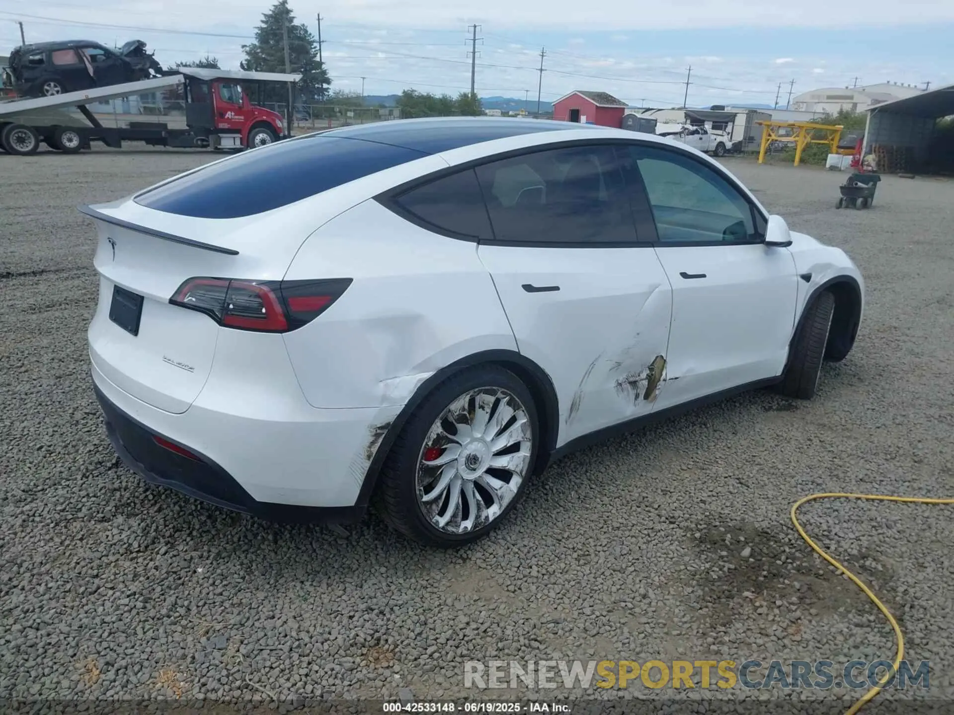 4 Photograph of a damaged car 7SAYGDEF9NF399019 TESLA MODEL Y 2022