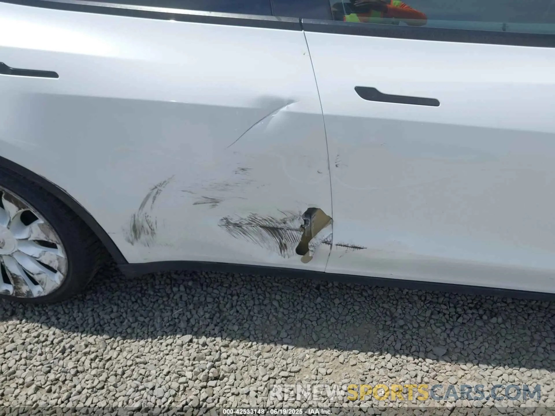 6 Photograph of a damaged car 7SAYGDEF9NF399019 TESLA MODEL Y 2022