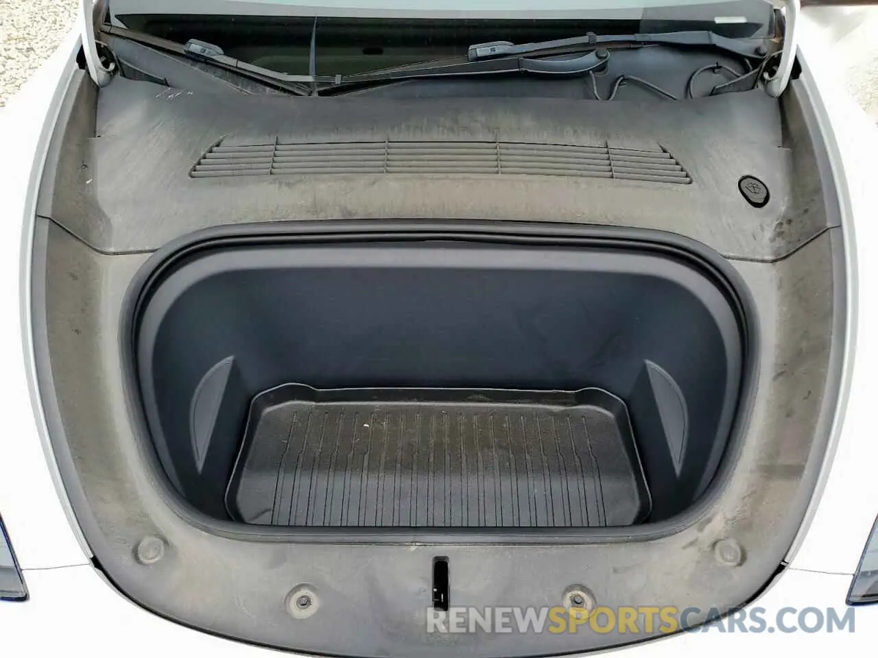 11 Photograph of a damaged car 7SAYGDEF9NF399909 TESLA MODEL Y 2022