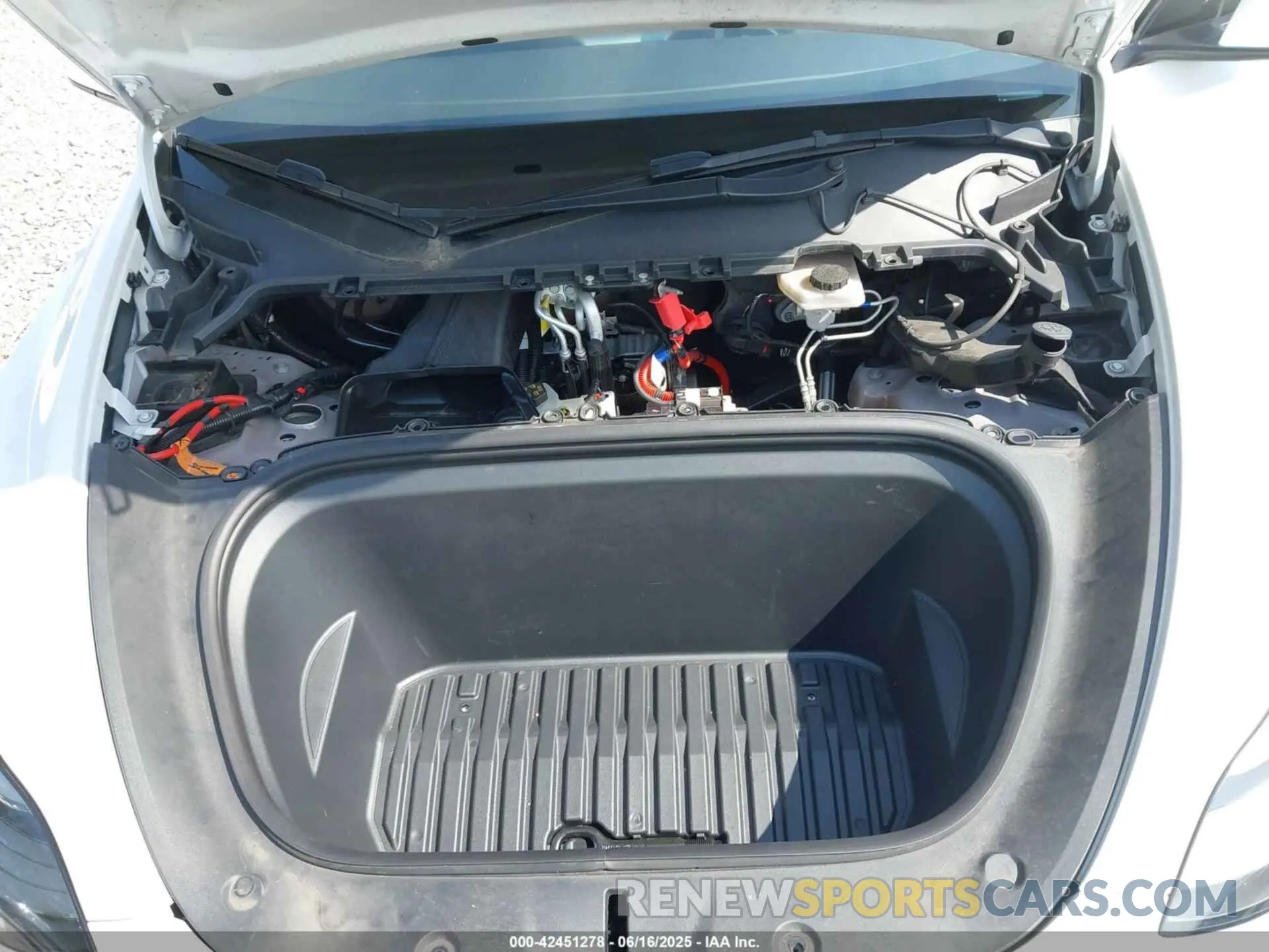 10 Photograph of a damaged car 7SAYGDEF9NF400265 TESLA MODEL Y 2022