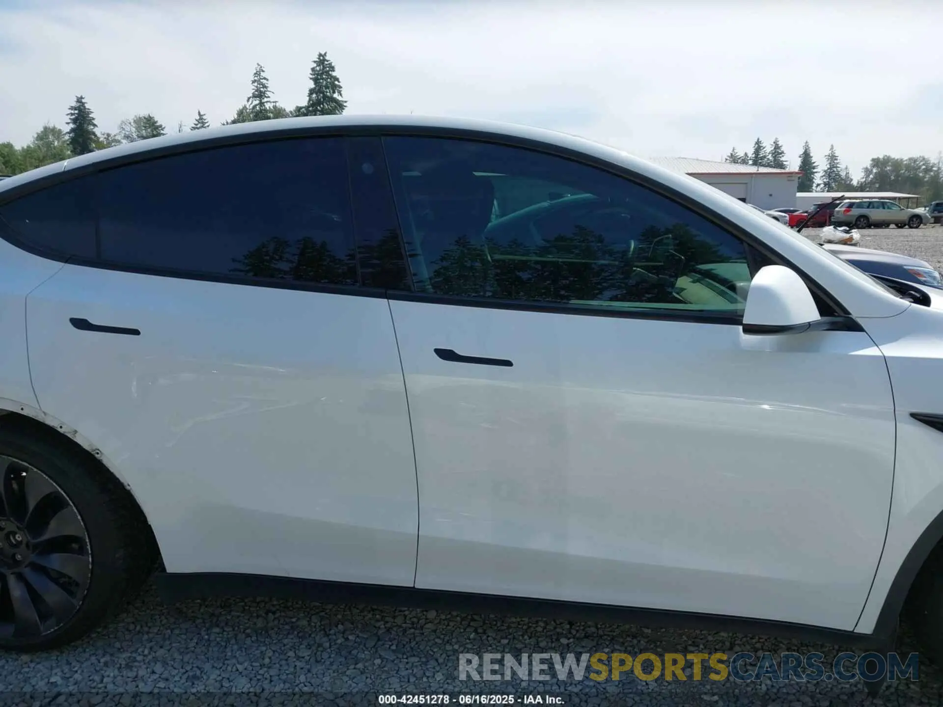 14 Photograph of a damaged car 7SAYGDEF9NF400265 TESLA MODEL Y 2022
