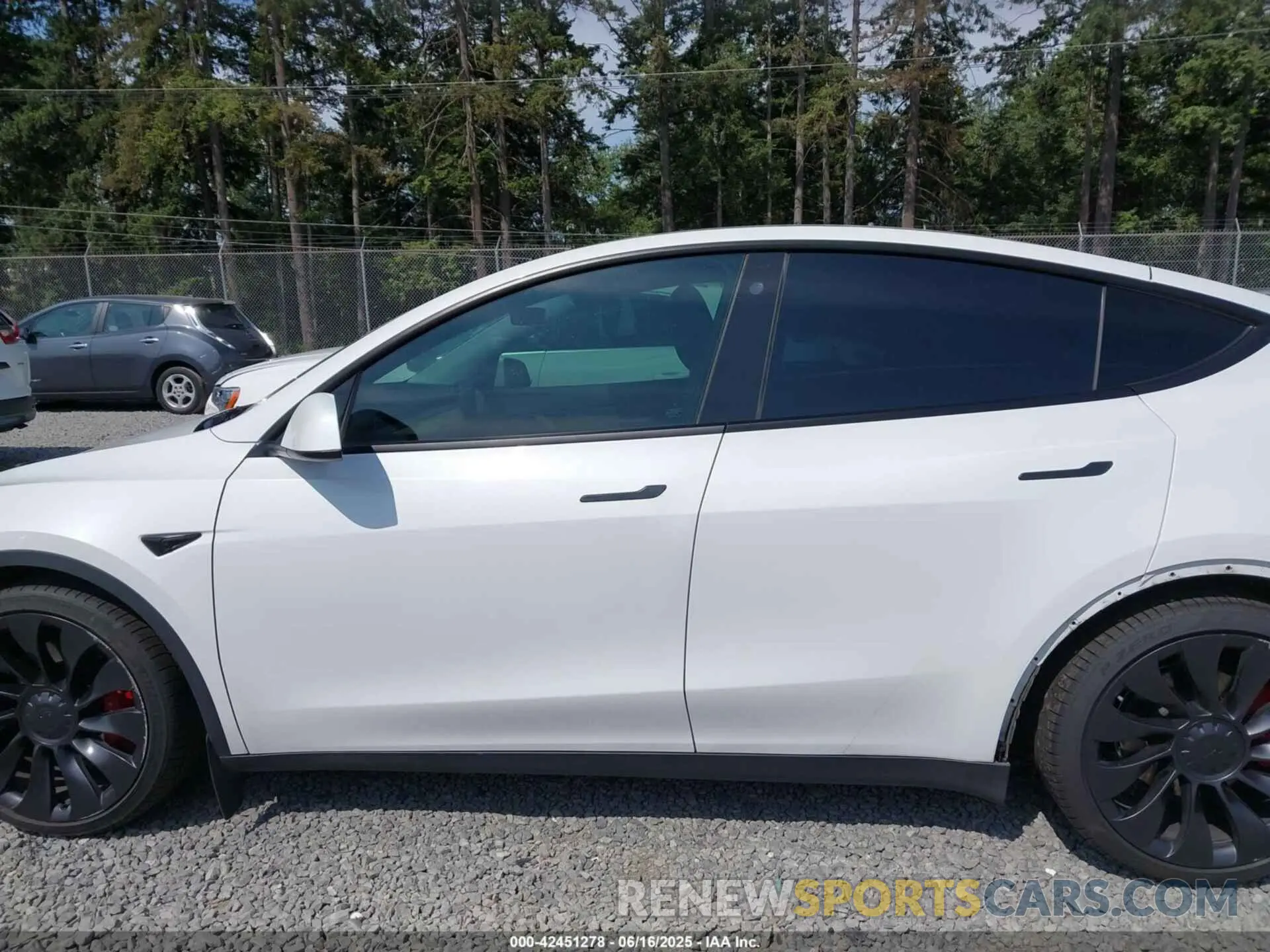 15 Photograph of a damaged car 7SAYGDEF9NF400265 TESLA MODEL Y 2022