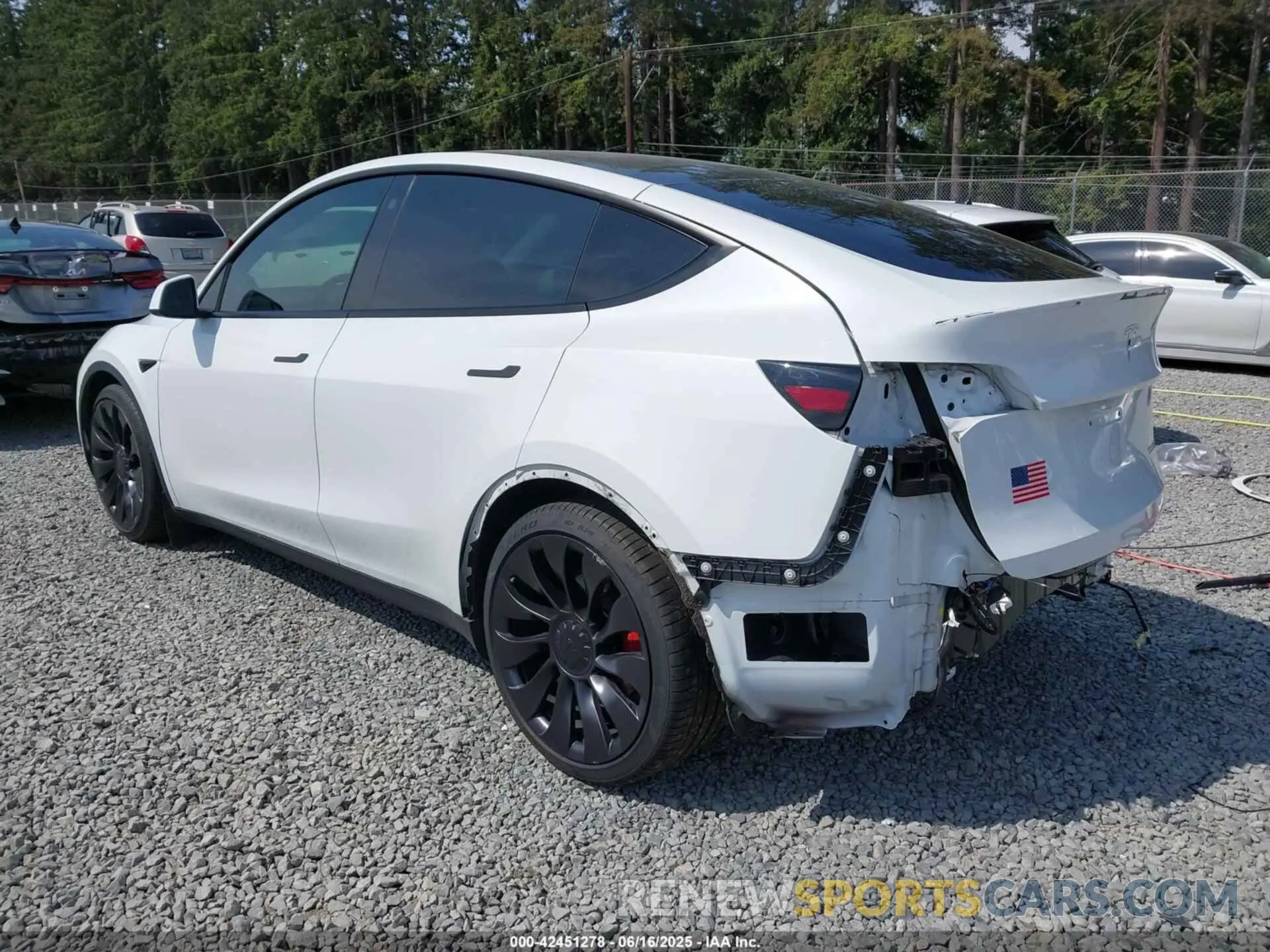 3 Photograph of a damaged car 7SAYGDEF9NF400265 TESLA MODEL Y 2022