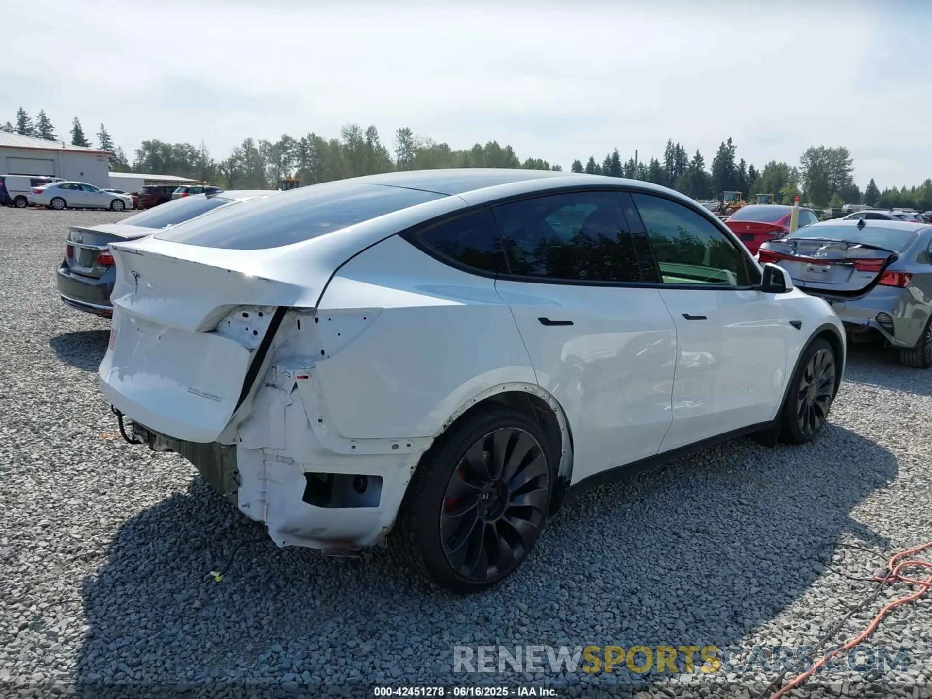 4 Photograph of a damaged car 7SAYGDEF9NF400265 TESLA MODEL Y 2022