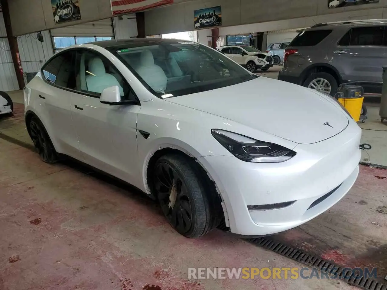 4 Photograph of a damaged car 7SAYGDEF9NF405370 TESLA MODEL Y 2022