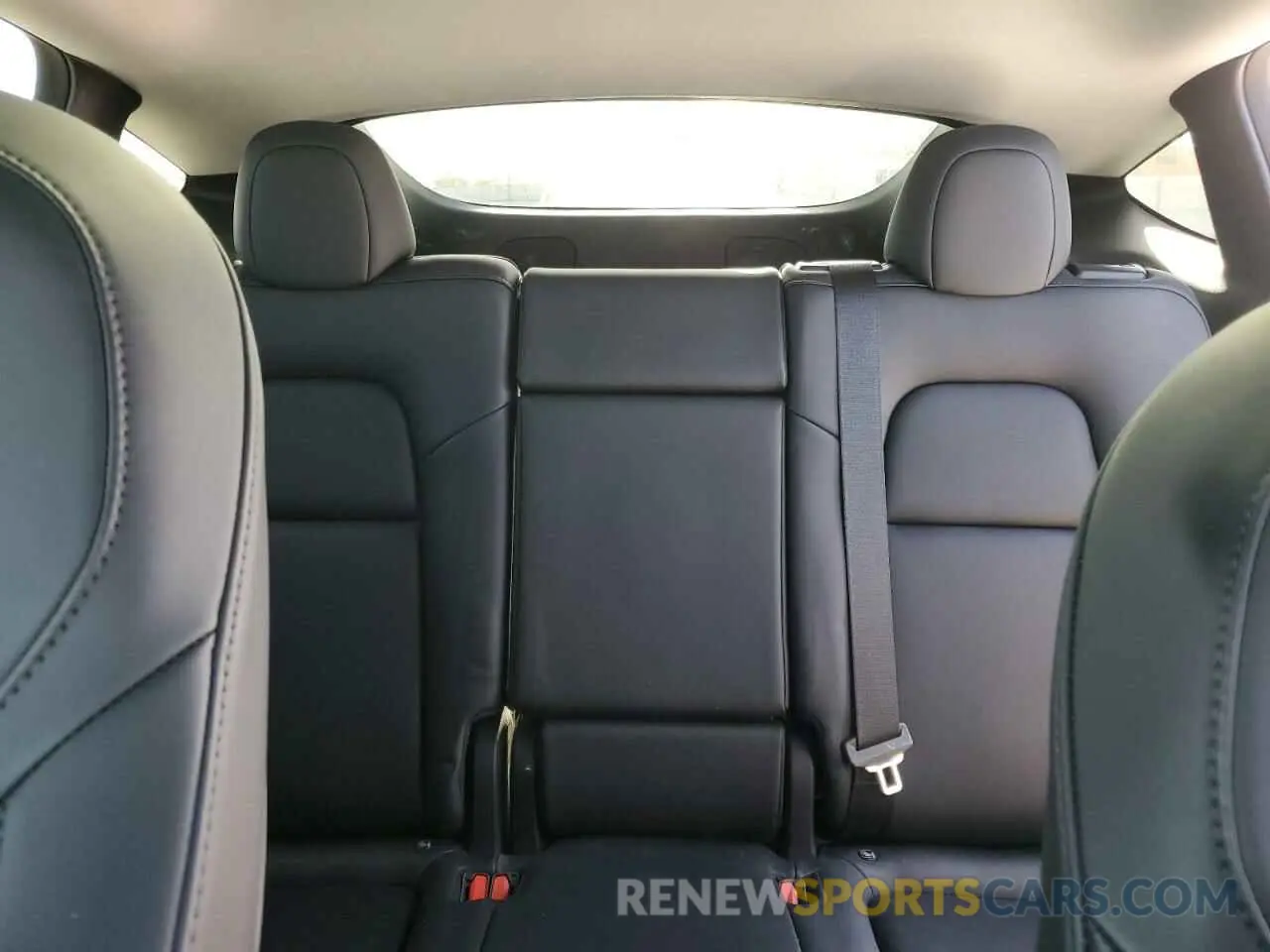 10 Photograph of a damaged car 7SAYGDEF9NF406812 TESLA MODEL Y 2022