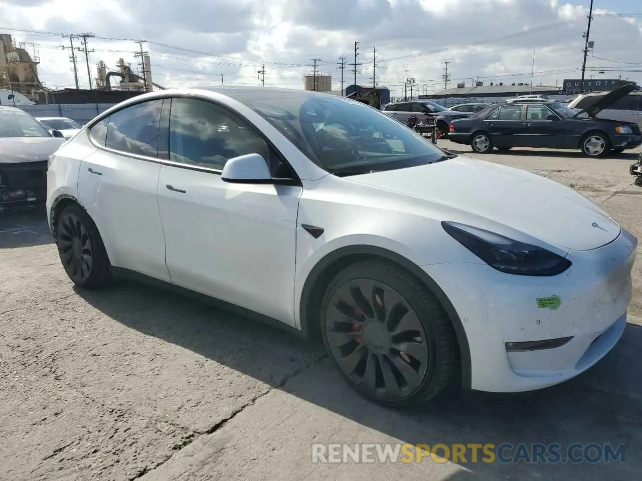 4 Photograph of a damaged car 7SAYGDEF9NF406812 TESLA MODEL Y 2022