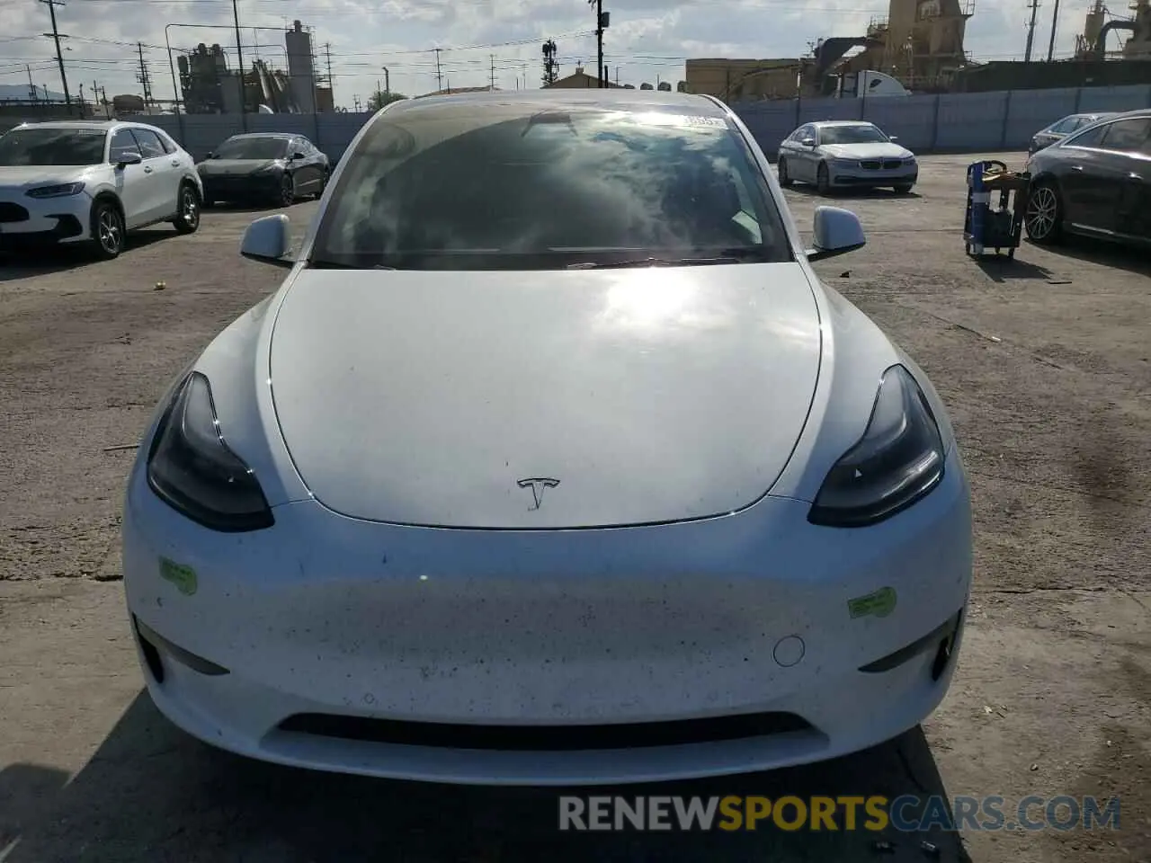 5 Photograph of a damaged car 7SAYGDEF9NF406812 TESLA MODEL Y 2022