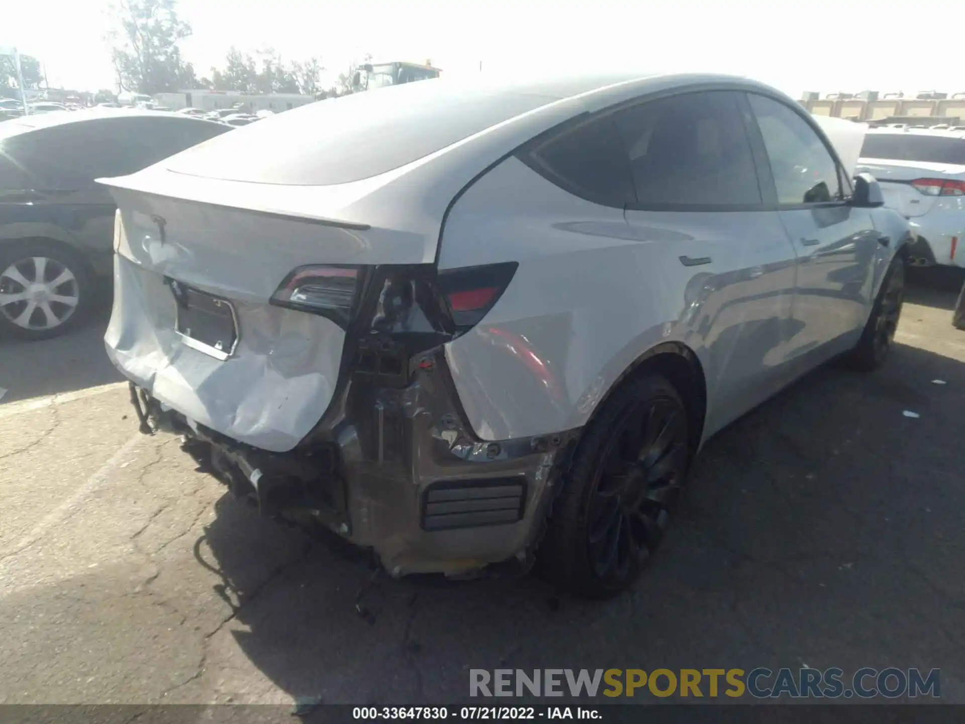 4 Photograph of a damaged car 7SAYGDEF9NF408432 TESLA MODEL Y 2022