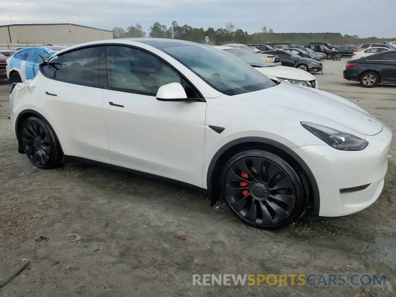 4 Photograph of a damaged car 7SAYGDEF9NF416370 TESLA MODEL Y 2022