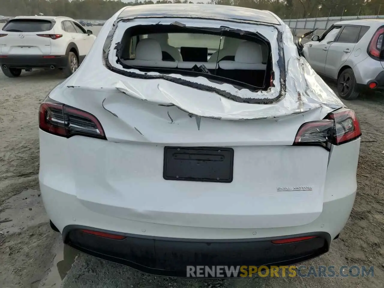 6 Photograph of a damaged car 7SAYGDEF9NF416370 TESLA MODEL Y 2022