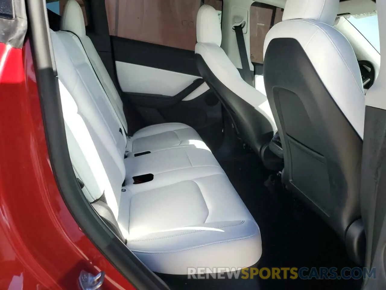 10 Photograph of a damaged car 7SAYGDEF9NF463298 TESLA MODEL Y 2022
