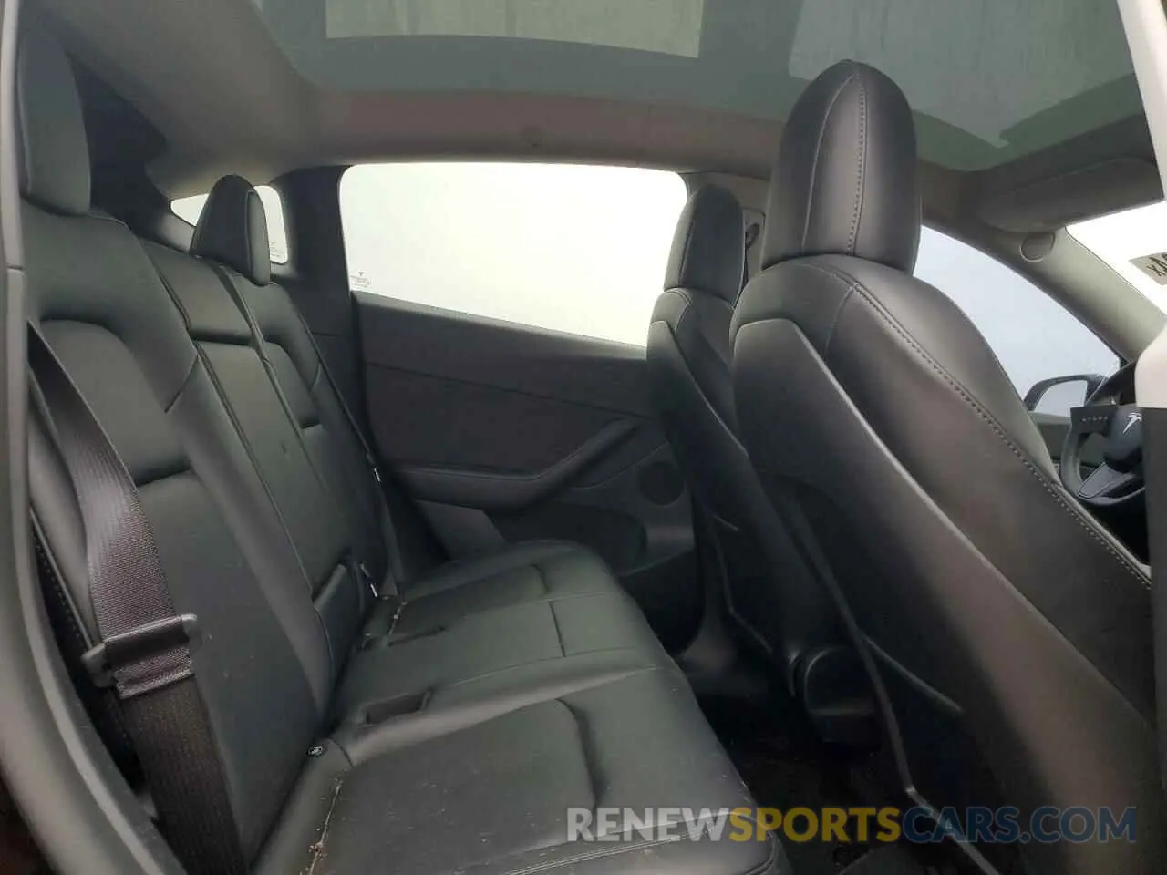 10 Photograph of a damaged car 7SAYGDEF9NF463382 TESLA MODEL Y 2022