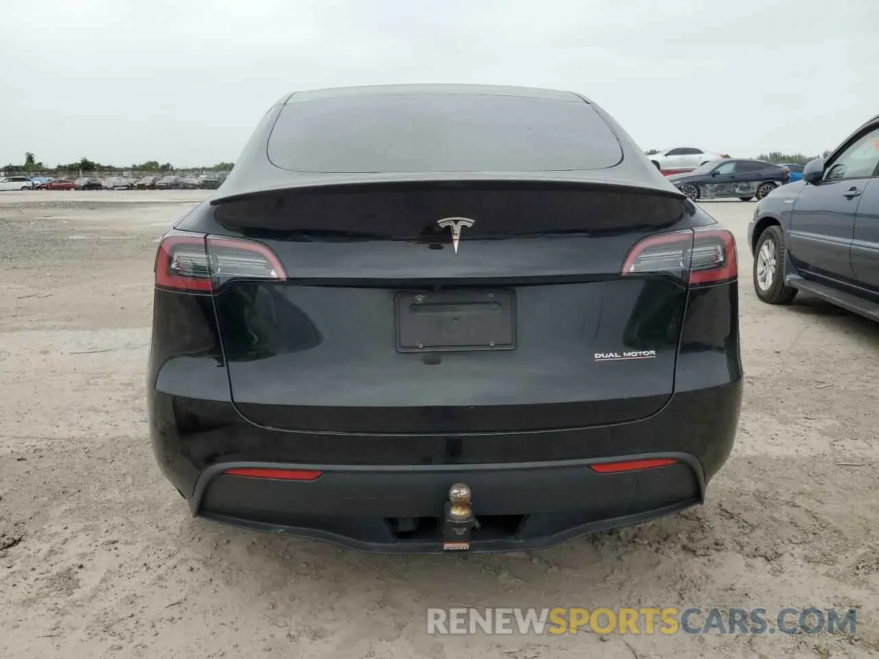 6 Photograph of a damaged car 7SAYGDEF9NF463382 TESLA MODEL Y 2022