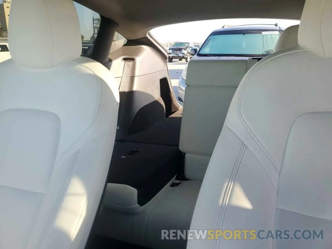10 Photograph of a damaged car 7SAYGDEF9NF466251 TESLA MODEL Y 2022