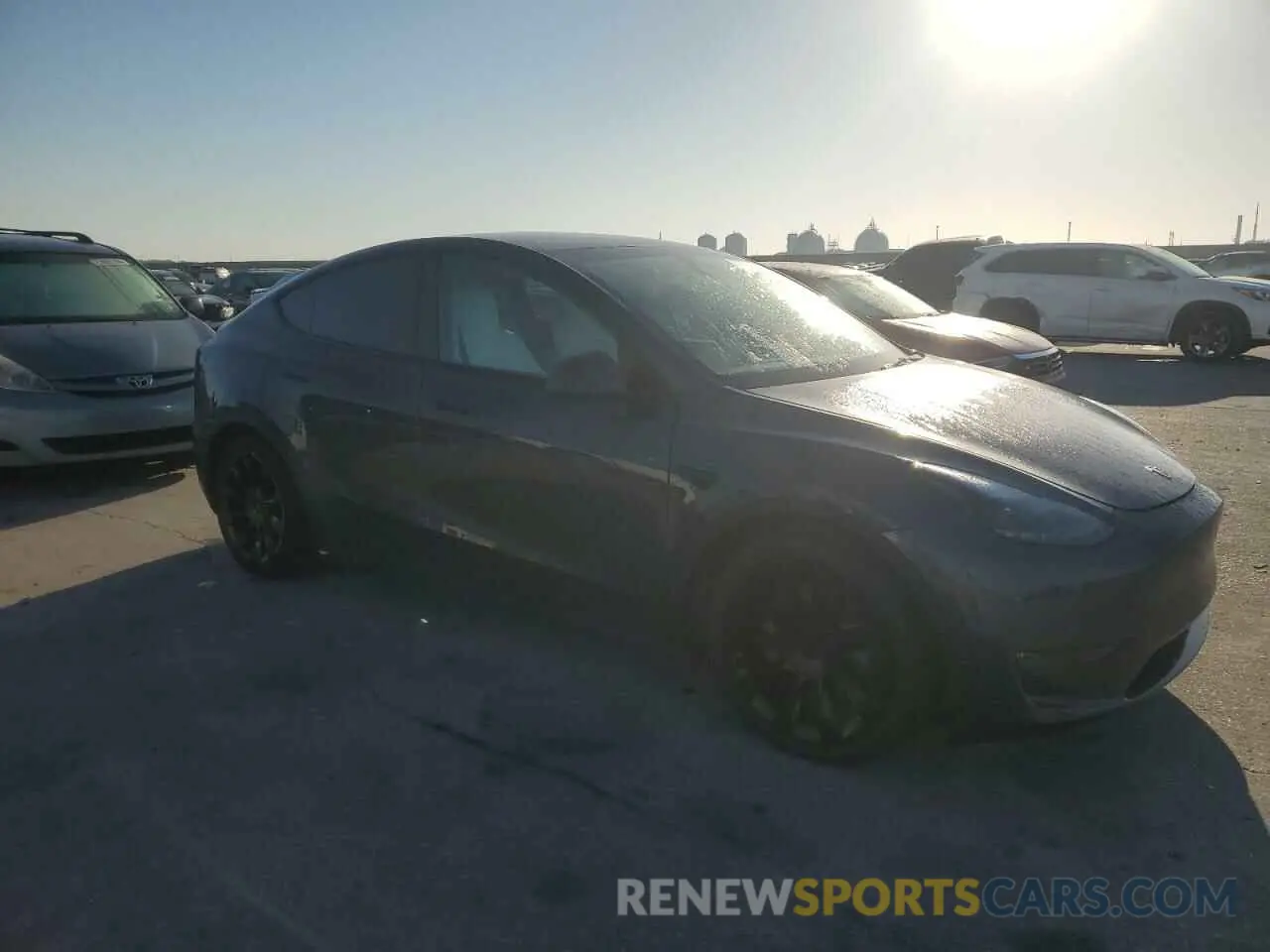 4 Photograph of a damaged car 7SAYGDEF9NF466251 TESLA MODEL Y 2022
