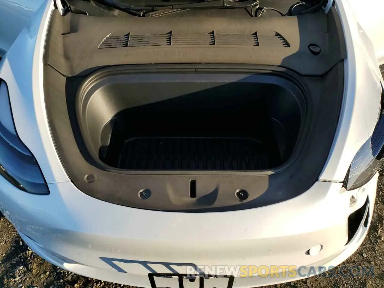 12 Photograph of a damaged car 7SAYGDEF9NF491098 TESLA MODEL Y 2022