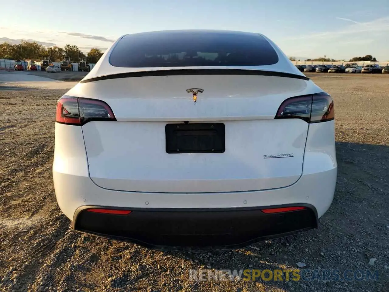 6 Photograph of a damaged car 7SAYGDEF9NF491098 TESLA MODEL Y 2022