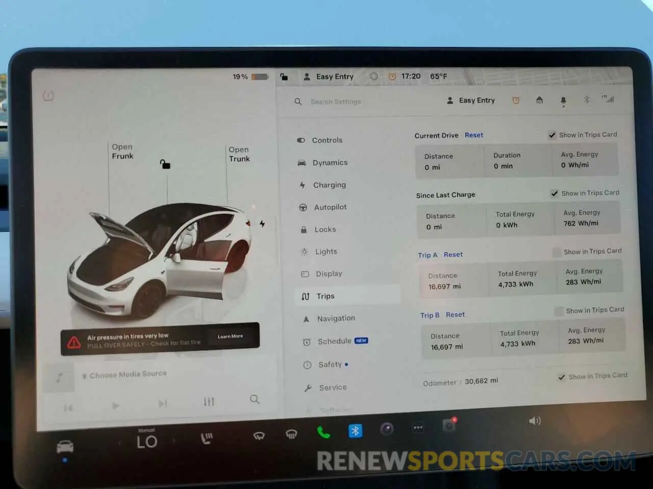 9 Photograph of a damaged car 7SAYGDEF9NF491098 TESLA MODEL Y 2022