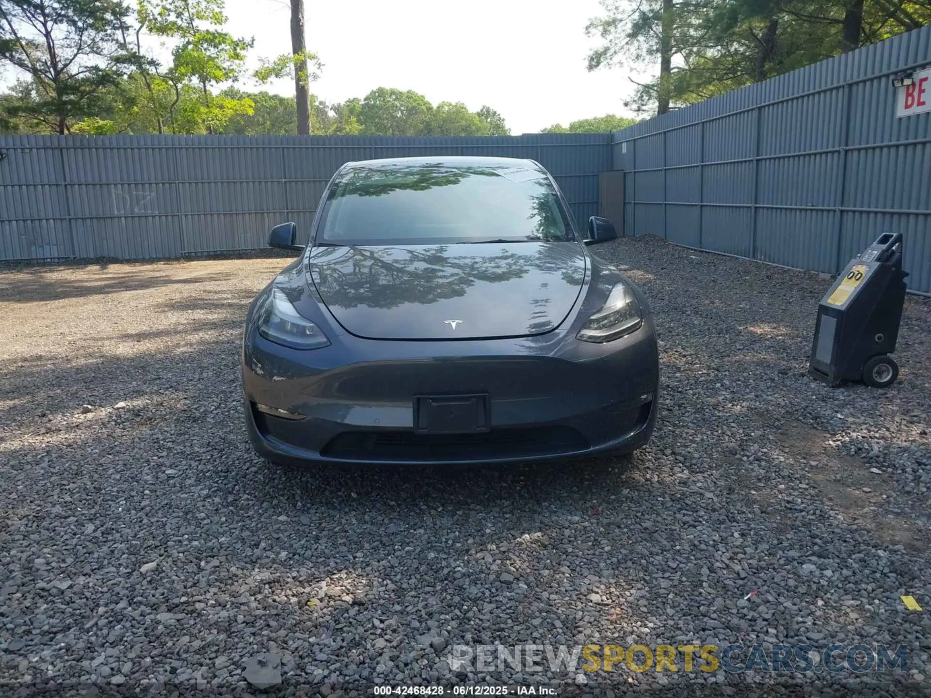 12 Photograph of a damaged car 7SAYGDEF9NF506523 TESLA MODEL Y 2022