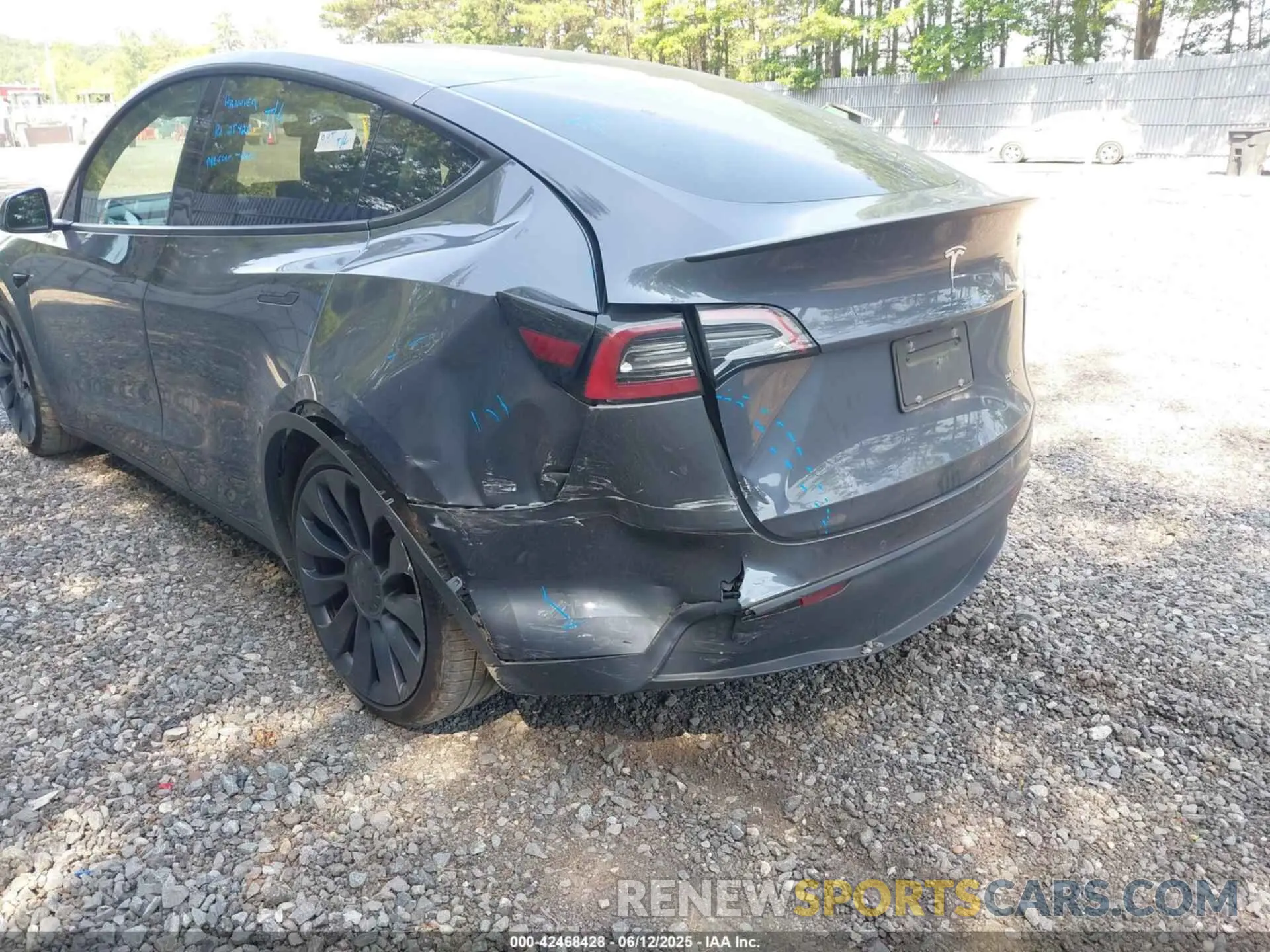 6 Photograph of a damaged car 7SAYGDEF9NF506523 TESLA MODEL Y 2022